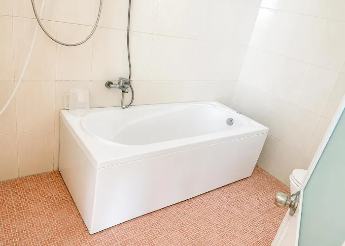 Khach San Thu Hon Rom Hotel